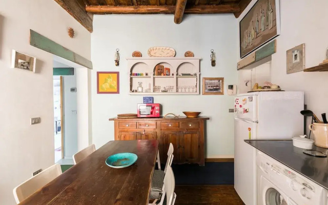 Reginella White Apartment