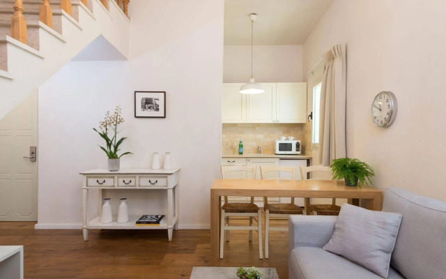 Dizengoff Suites Hotel