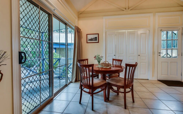 Waverley House Cottages