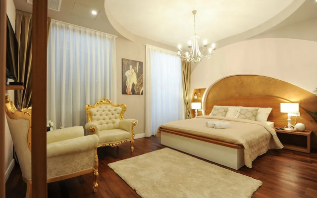 Silver & Gold Luxury Rooms