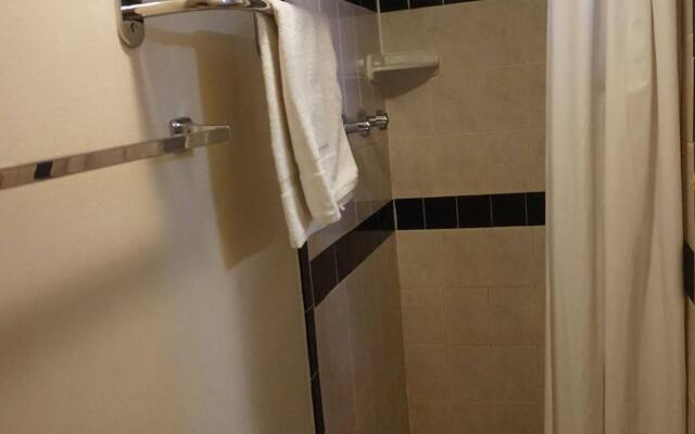 Pearsall Executive Inn