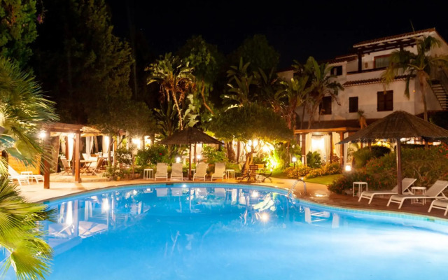 Nora Club Hotel