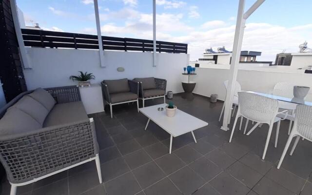 Carré d'or v luxury 3bed duplex with private pool and rooftop sea view flic-en-flac, Mauritius 20mins walk to beach, bar, restaurants and amenities
