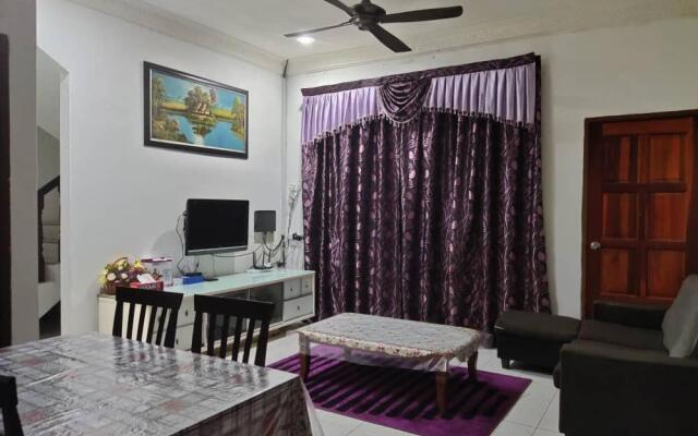 Homestay YatiMizi (Bungalow Station 18, Ipoh)
