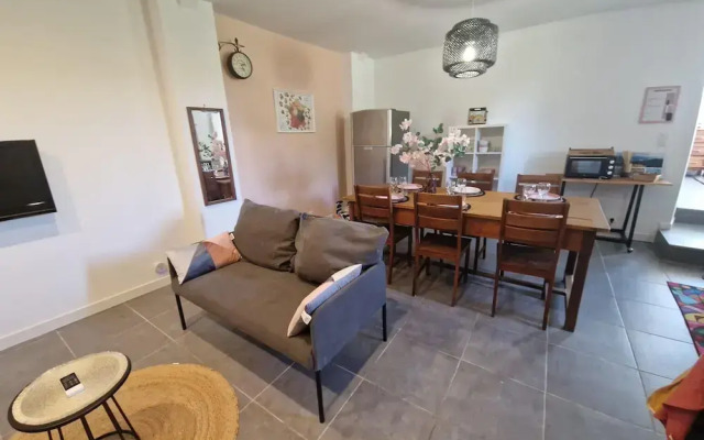 Apartment With Swimming Pool, Wifi