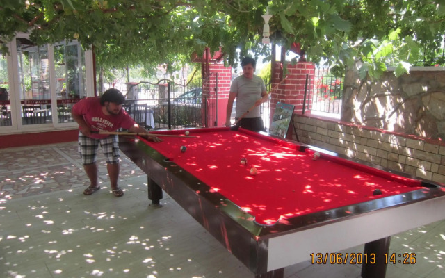 Red Rose Hotel