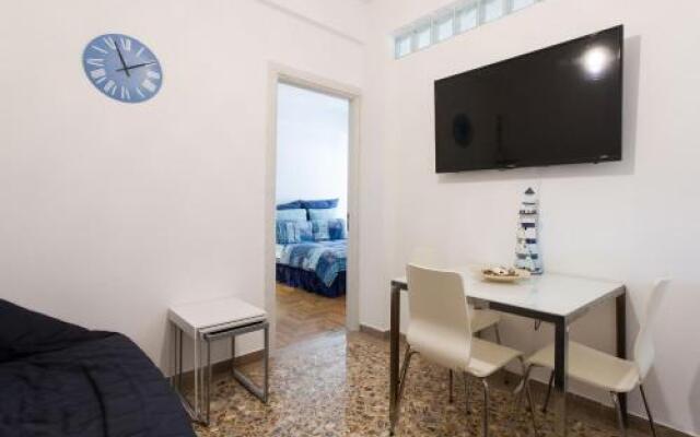 Lovely apt in Metaxourgio Center