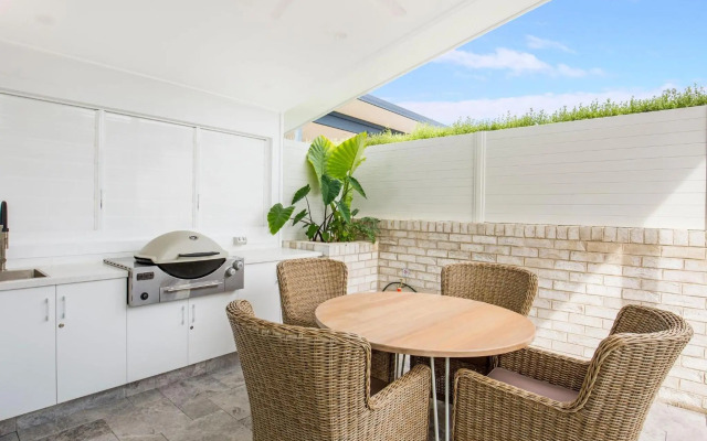 Unwind - Pet Friendly - 1 Min Walk to Beach