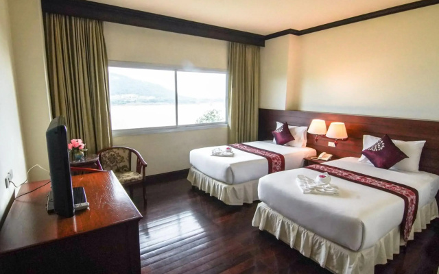 Arawan Riverside Hotel
