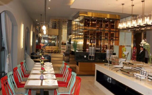 Metropoloxuchang Wenfeng Road Central Park Hote
