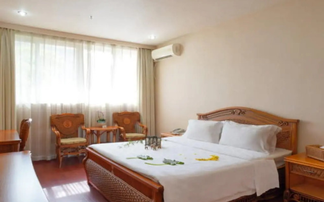 Southeast Huadu Hot Spring Hotel