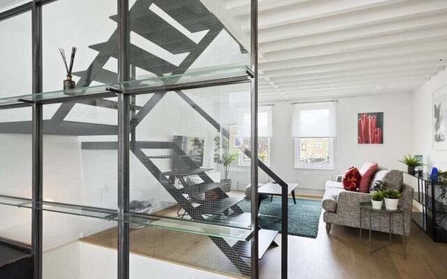 Stylish & Modern 2bed Apt, 5m to Overground