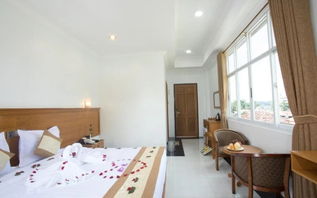 Shwe Pyi Thain Kha Hotel