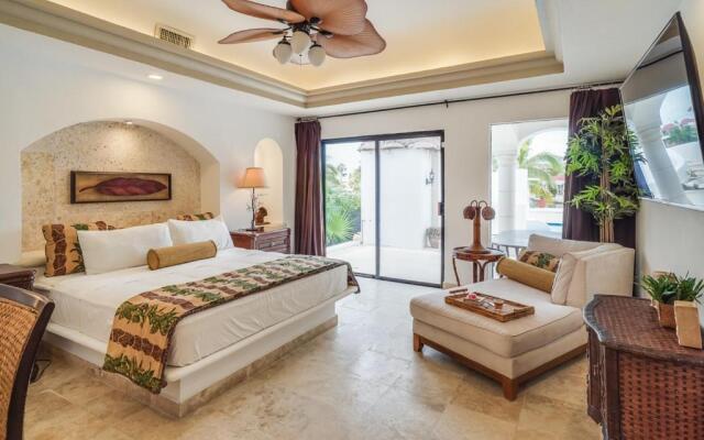Lagoon & Beach Steps Away 5-bdrm Villa Elegancia