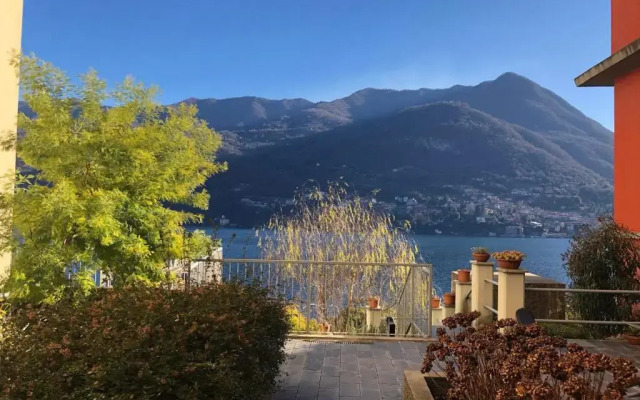Carate 16 apartment with balcony & lake view