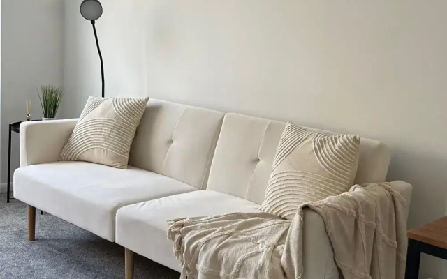 Nottingham 2-bed House, Sleeps 4, Pet Friendly