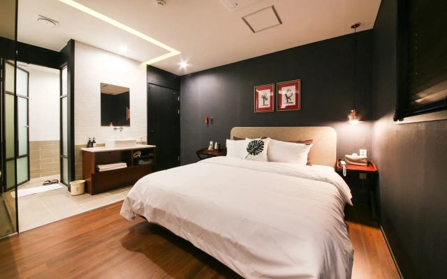 Brown Dot  Yangjeong