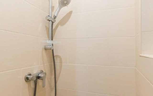 Sunny Studio with balcony in Party District