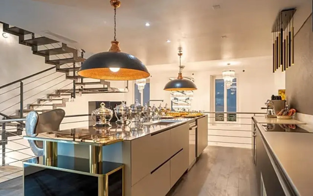 Venue C , Luxury 6 Bedroom Mansion