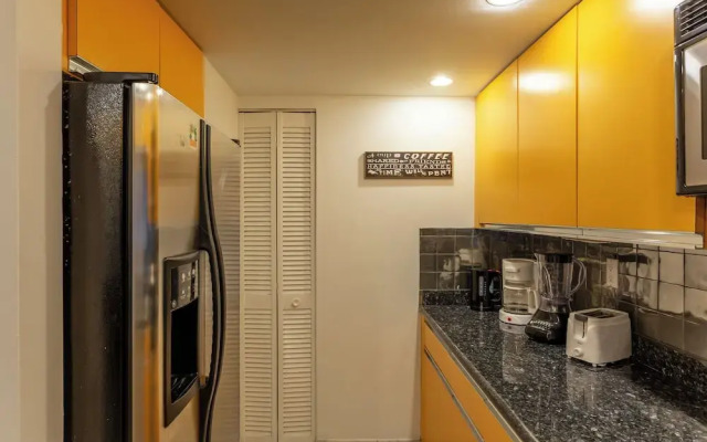 3 Bedroom Condo With Stunning Balcony View