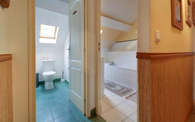 Charming Holiday Home in Raizeux Near Forest