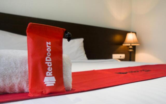 RedDoorz Plus @ Cameloan Hotel Palu