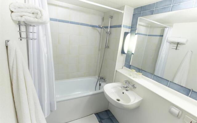 Le 2 by HOTEL AKENA LA FERTE BERNARD