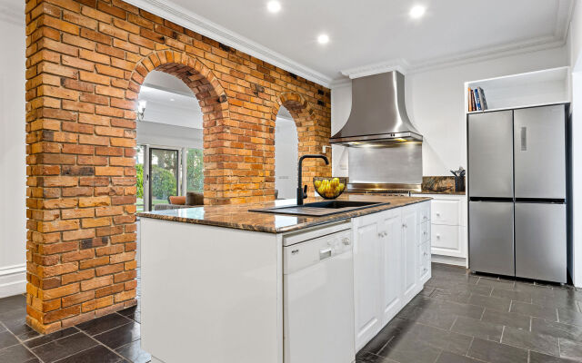 Tranquil Estate With Pool Heated Spa Gardens