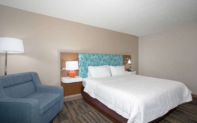 Hampton Inn & Suites Kansas City-Merriam
