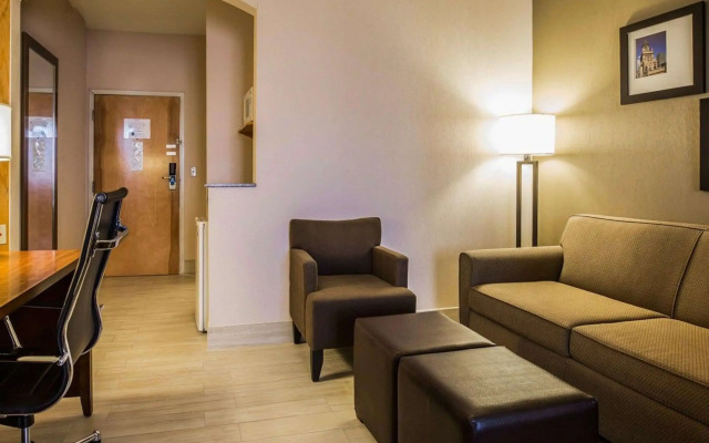 Comfort Suites Stafford Near Sugarland