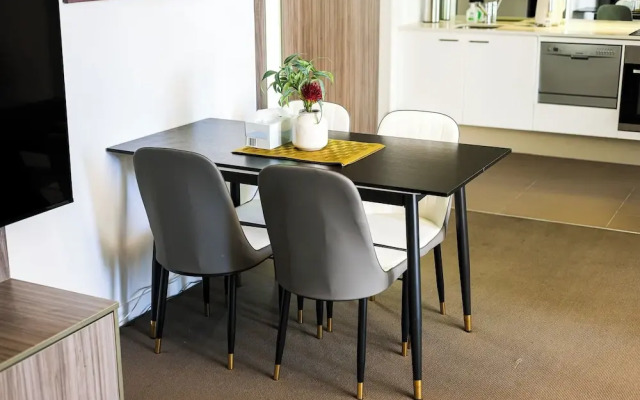 StayAU Leisure 2BR Modern CBD Apt