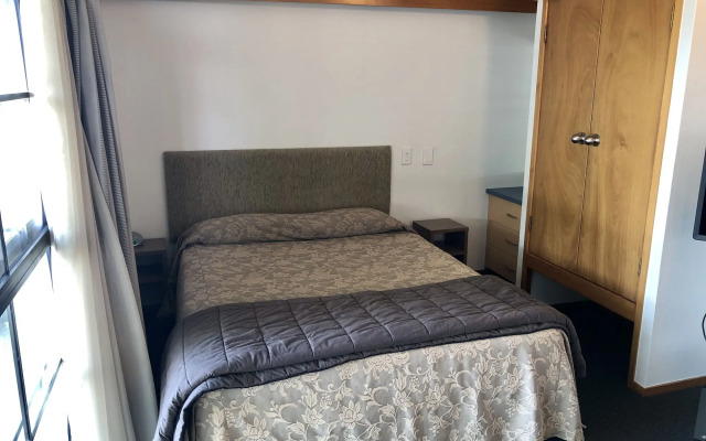 Teal Motor Lodge