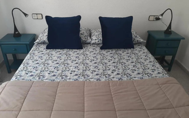 AMAZING SUNNY FLAT WITH BALCONY POOL two MINS FROM THE BEACH