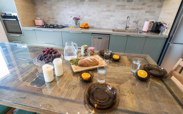 Deluxe AchzivBeach Apartment in Nahariya