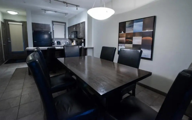 Pool Level 2 Bed, 1 Bath - Unit 371