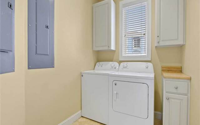 Collier Court 3 - Six Bedroom Home