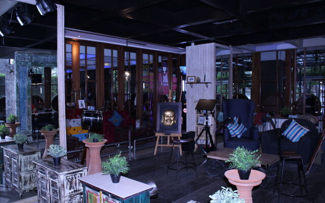 The 1O1 Bandung Dago