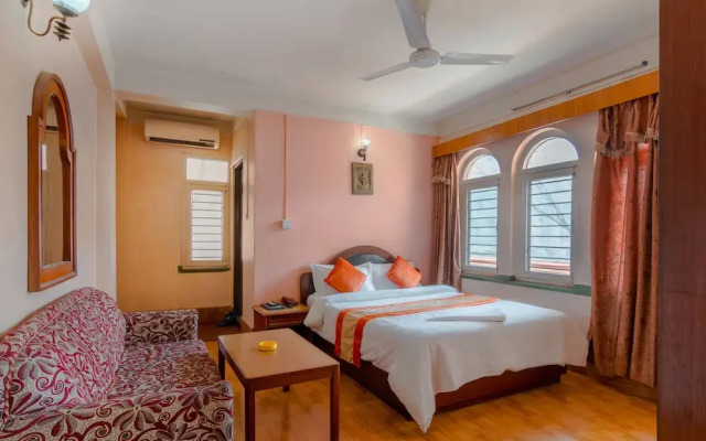 Hotel River Holiday Inn