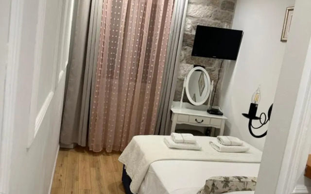 Split Old Town Suites 2