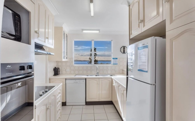 Albacore Unit 8,12 Ondine Close