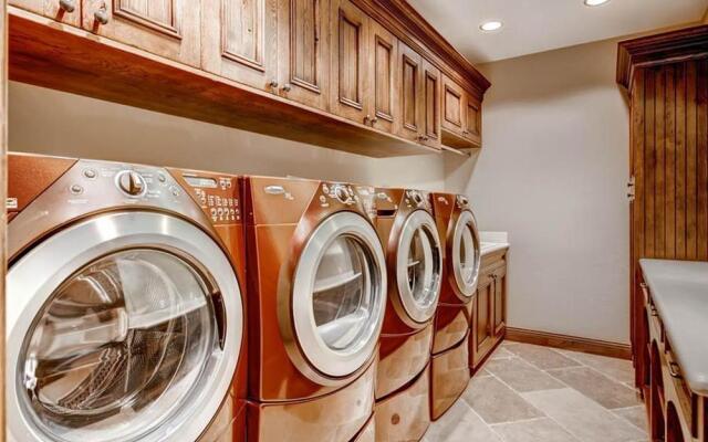 5 O Clock Lodge Peak 8 Private Home by Pinnacle Lodging