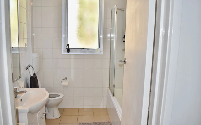 Stylish 1 Bedroom Apartment In Leafy Hawthorn