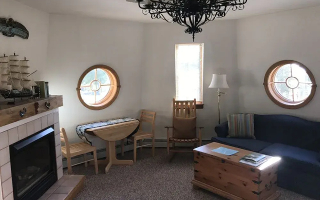 Harbor Light Inn