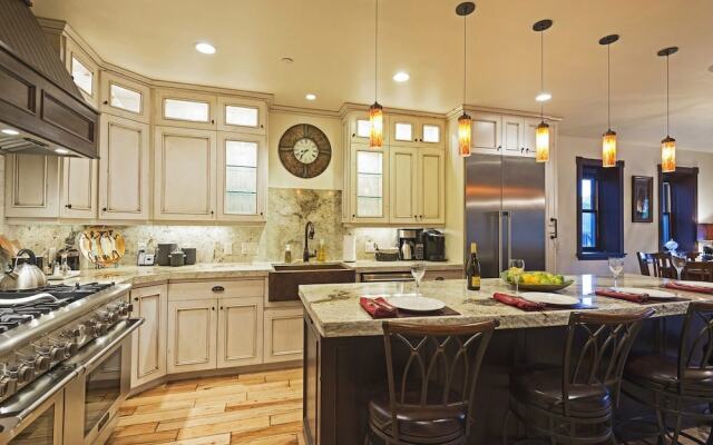 Abode at Big Game Lodge