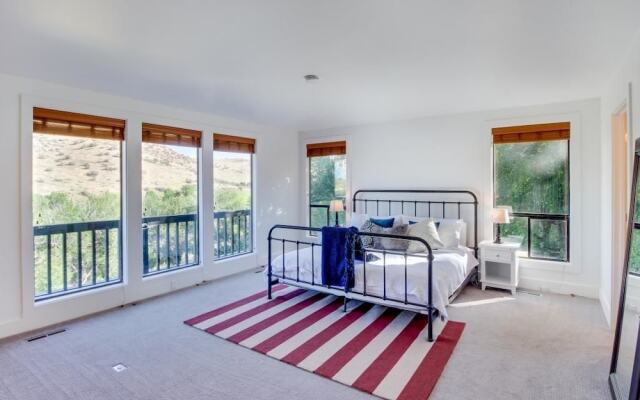 Chic Highlands Hideaway