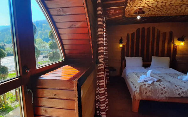 "Обійми гір"Котеджі