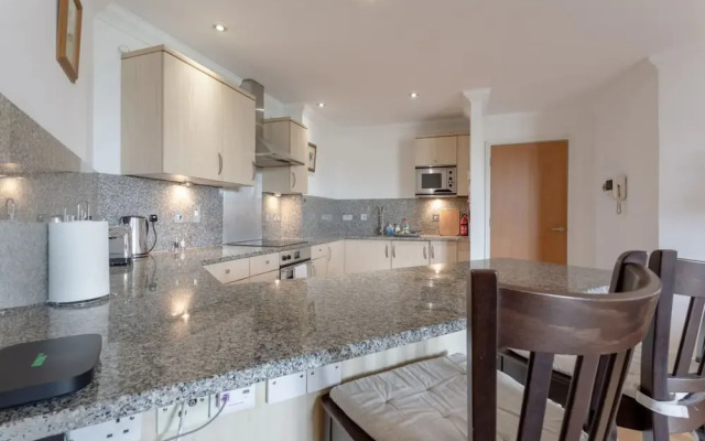 Large & Central 2BD Flat - Tower Hill