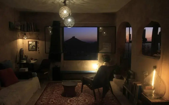 The Flying Carpet - Crater Camel Mount View