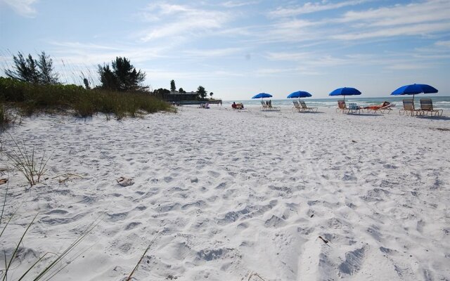 Banana Bay Club Beachside Villas