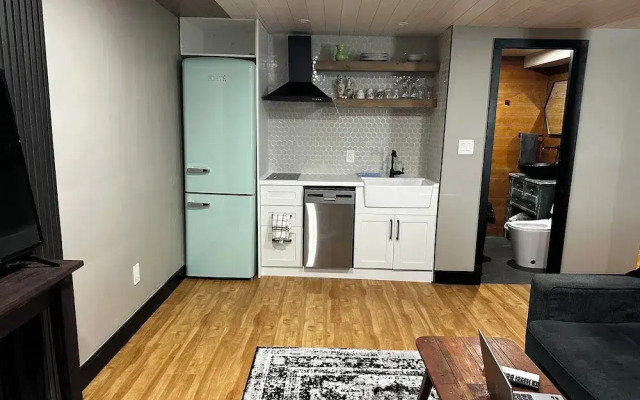 Beamsville Rustic Modern Suites